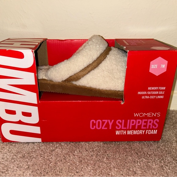 Khombu Cozy Slippers - Picture 2 of 4